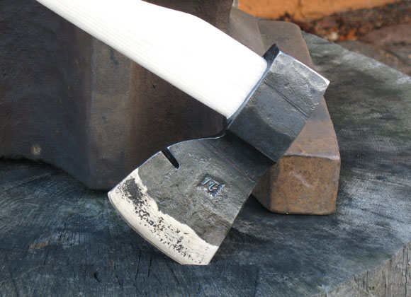 Zimmermannsaxt , Zimmermannsbeil mit Nagelzieher